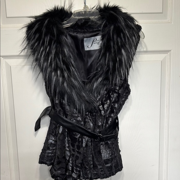 Faux Frenzi Faux Fur Black Vest with Belt size Small - Picture 9 of 13